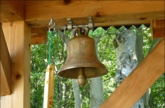 Dzwonek (sygnaturka) w kaplicy.  (foto tedd55 - lipiec 2013)